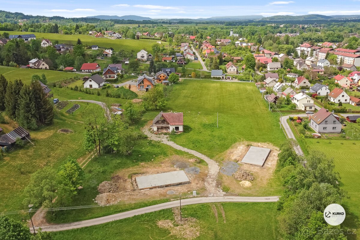 Stavební pozemek s projektovou dokumentací domu 5KK o výměře