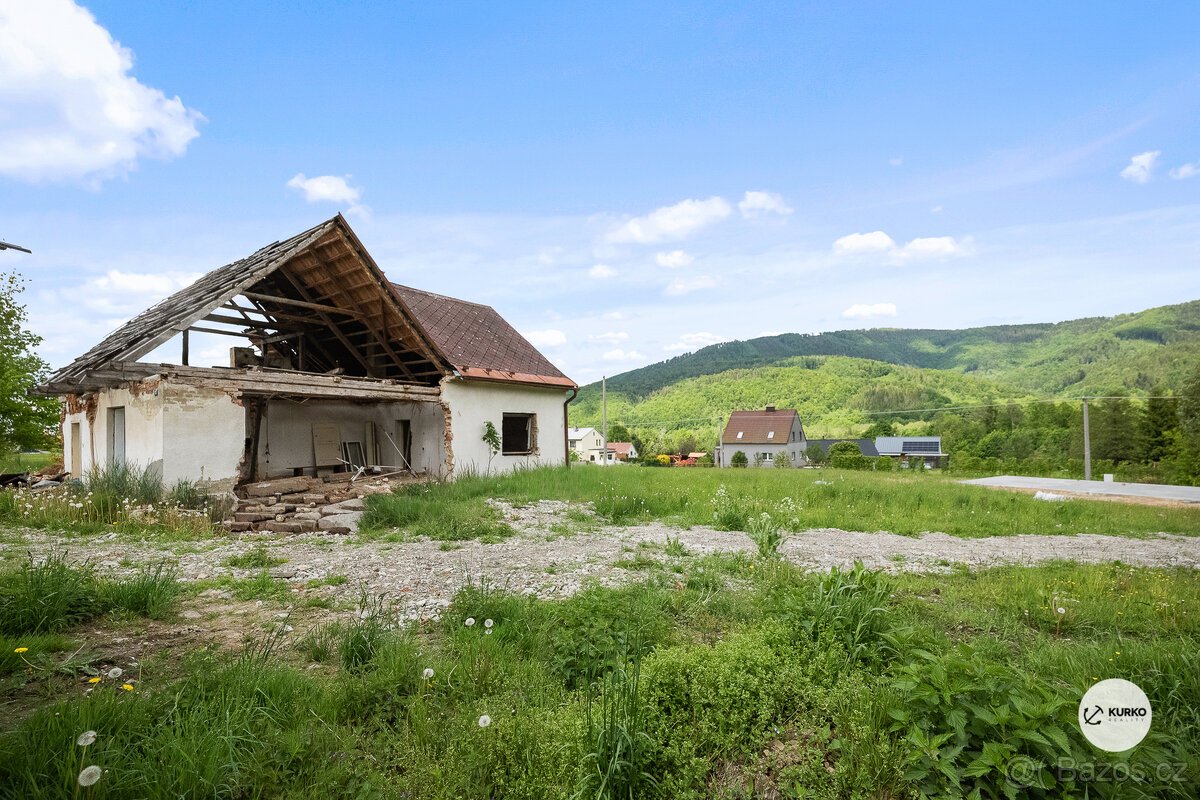 Stavební pozemek s projektovou dokumentací domu 5KK o výměře