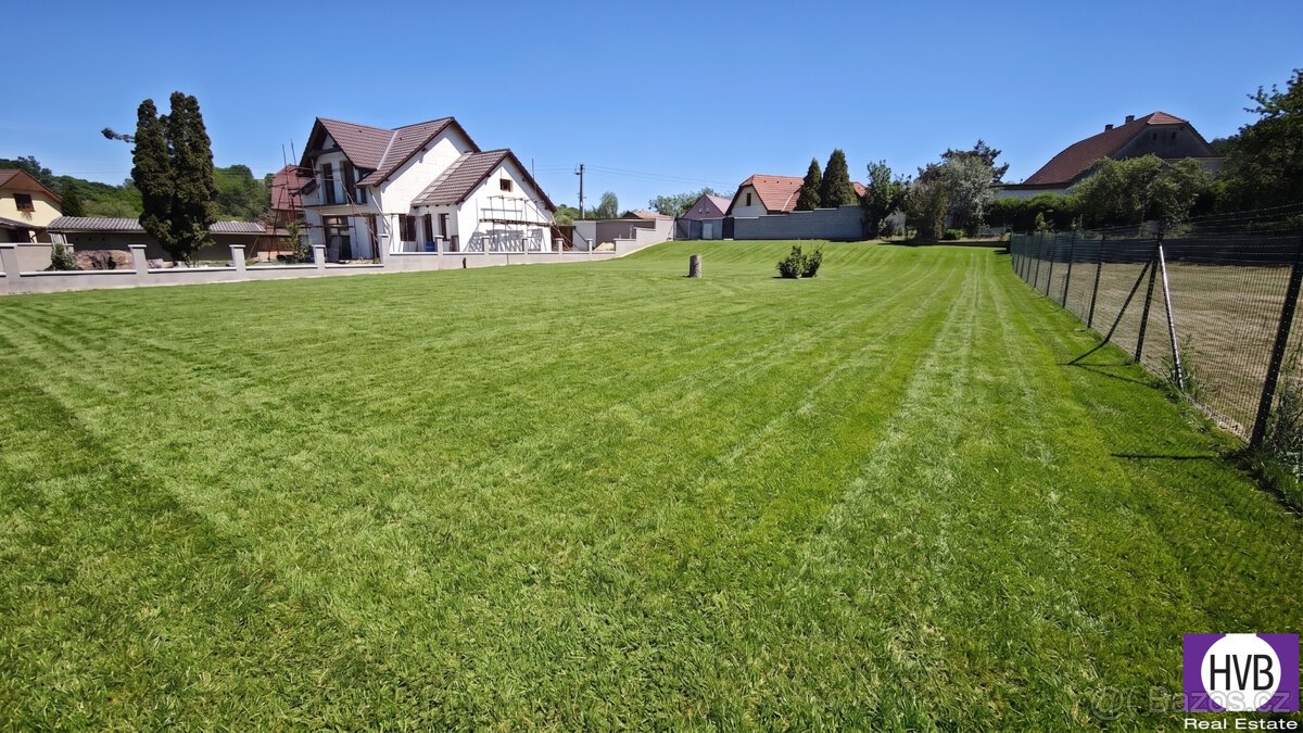 Prodej stavebního pozemku 1046 m², Stradonice, okr. Beroun