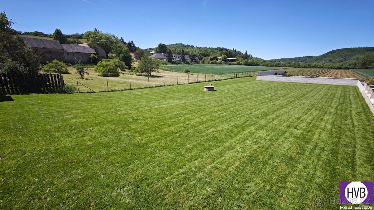 Prodej stavebního pozemku 1046 m², Stradonice, okr. Beroun