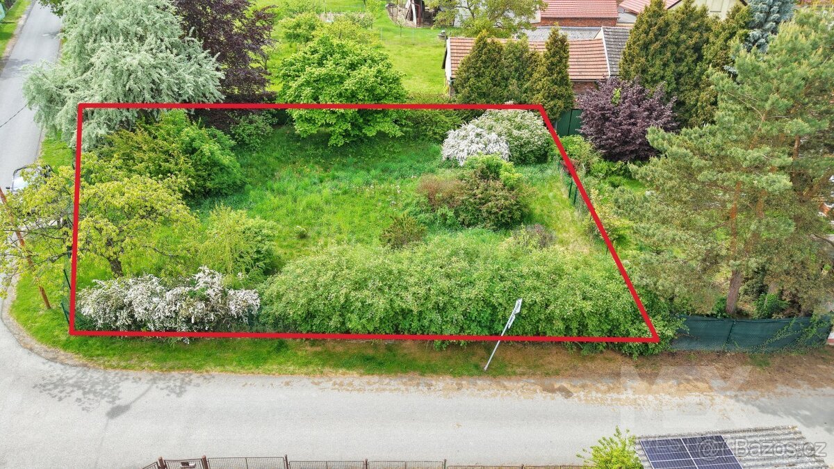 Prodej útulného pozemku v obci Zásmuky - 610 m2