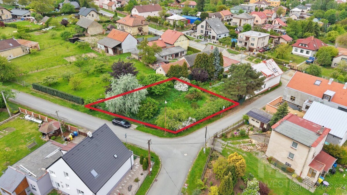 Prodej útulného pozemku v obci Zásmuky - 610 m2