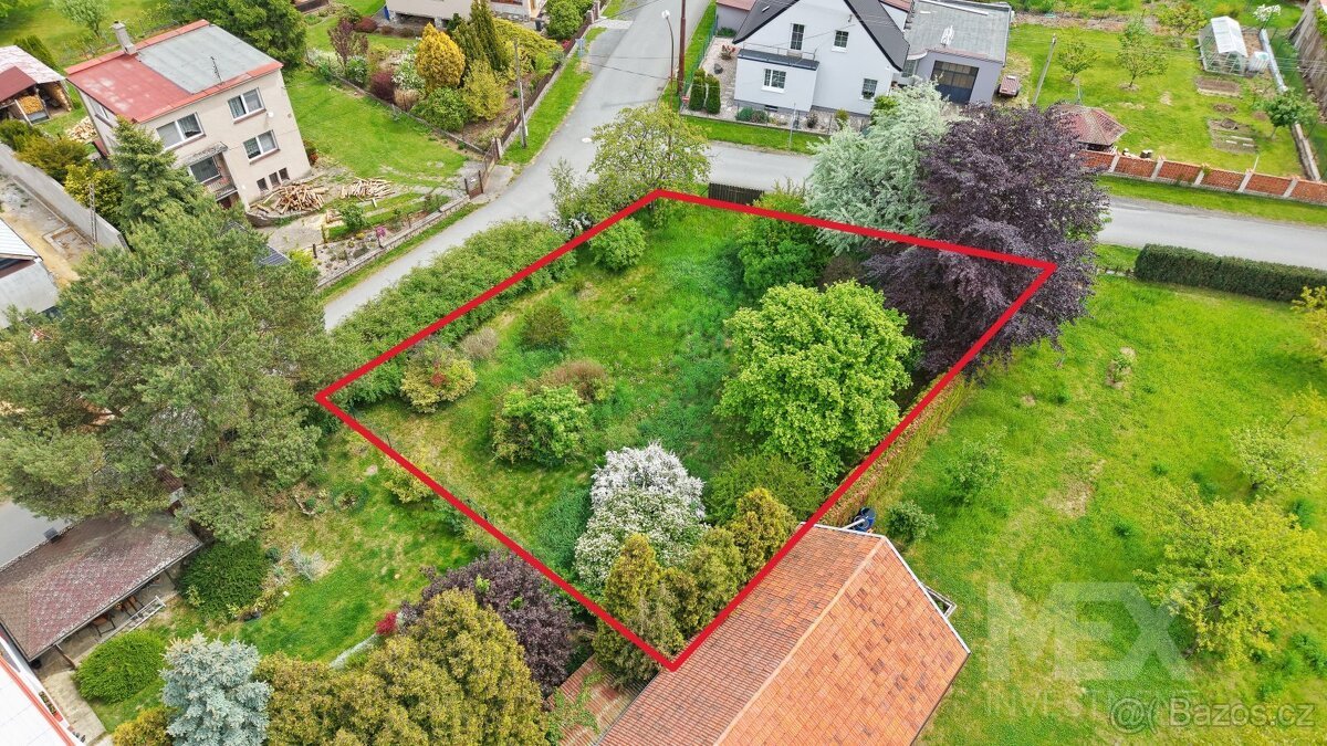 Prodej útulného pozemku v obci Zásmuky - 610 m2