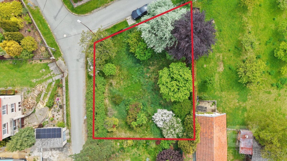 Prodej útulného pozemku v obci Zásmuky - 610 m2
