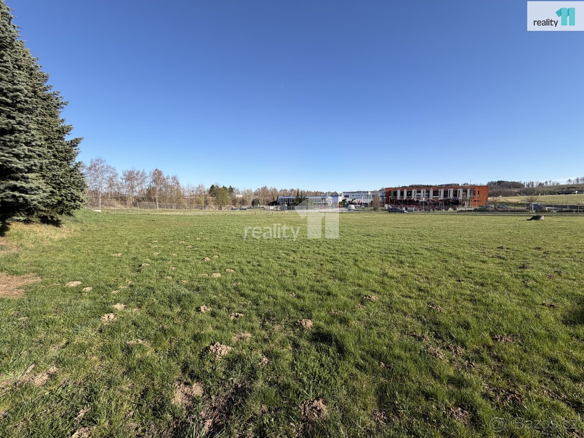 Prodej pozemku o ploše 2 833 m² určený k budoucí výstavbě v 