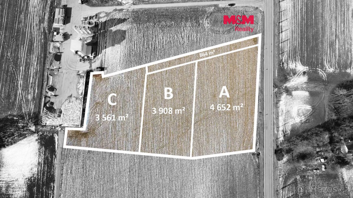 Prodej Komerčního pozemku v obci Vojkovice, 4.652m2