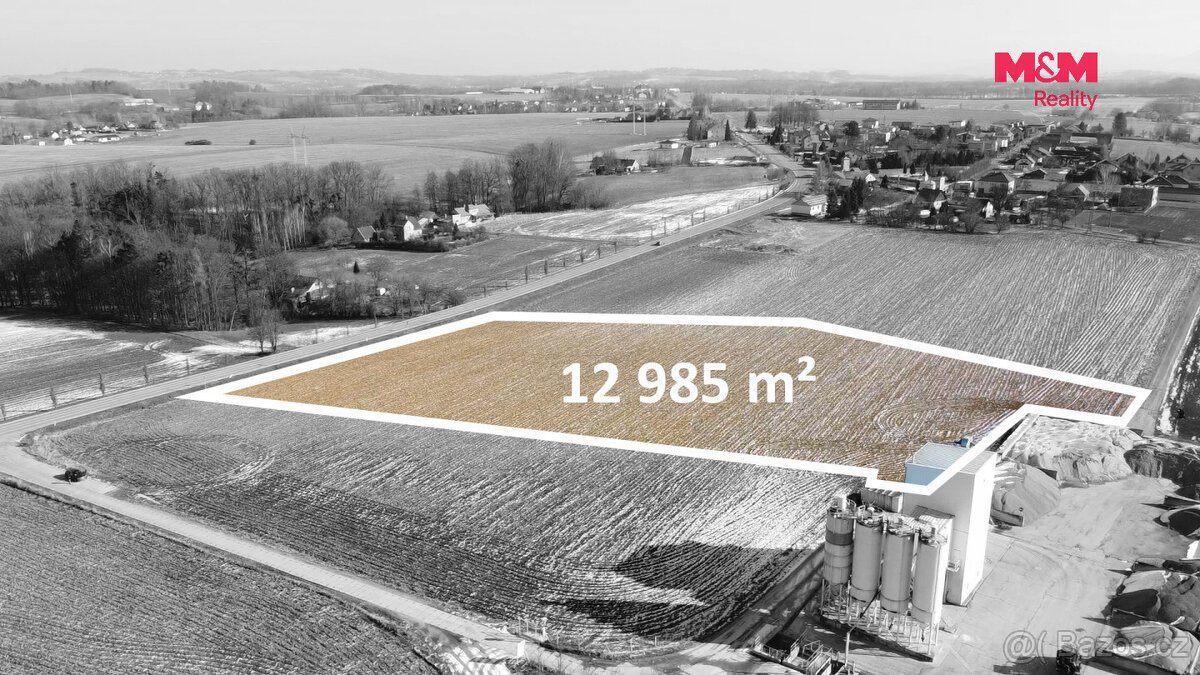Prodej Komerčního pozemku v obci Vojkovice, 4.652m2