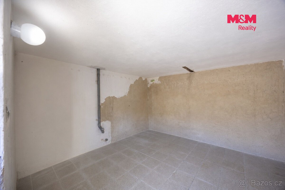Prodej pozemku k bydlení, 1946 m², s chatou, Šternberk