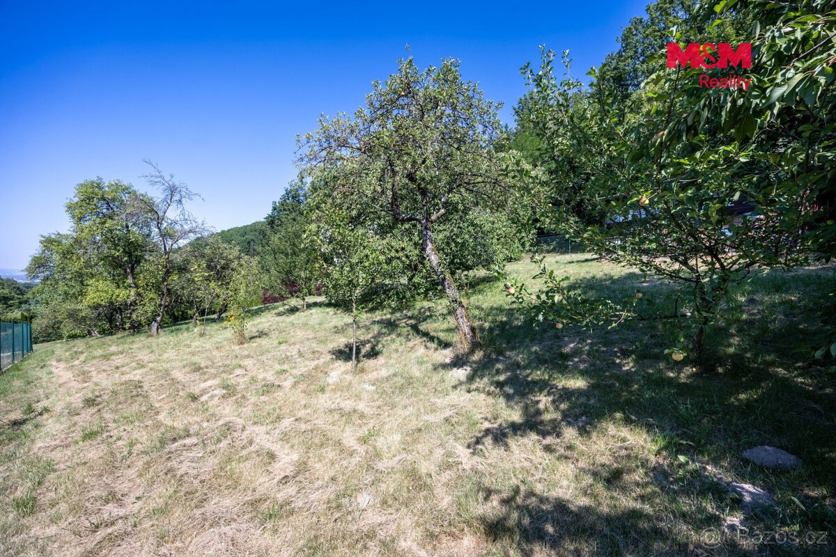 Prodej pozemku k bydlení, 1946 m², s chatou, Šternberk