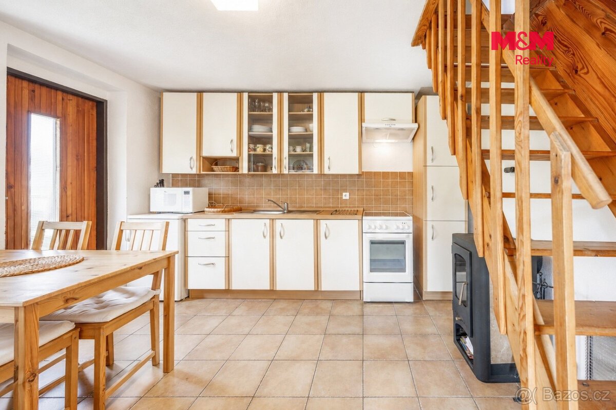 Prodej pozemku k bydlení, 1946 m², s chatou, Šternberk