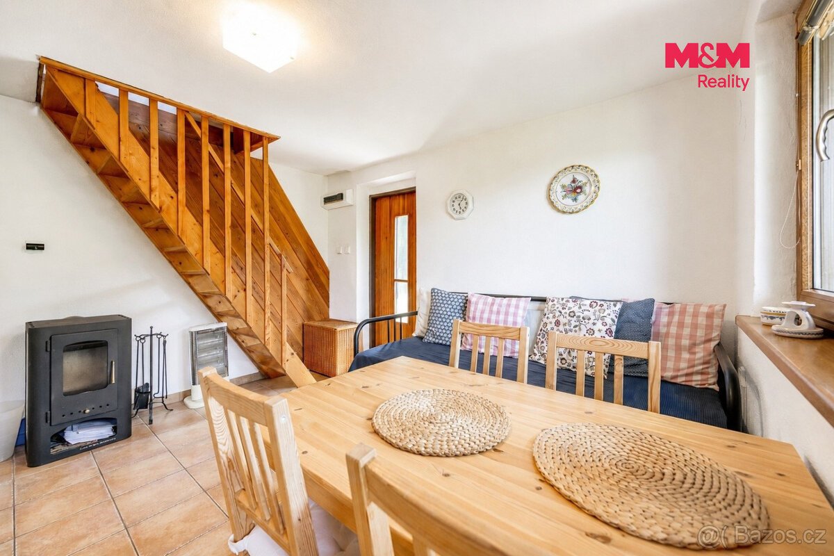 Prodej pozemku k bydlení, 1946 m², s chatou, Šternberk