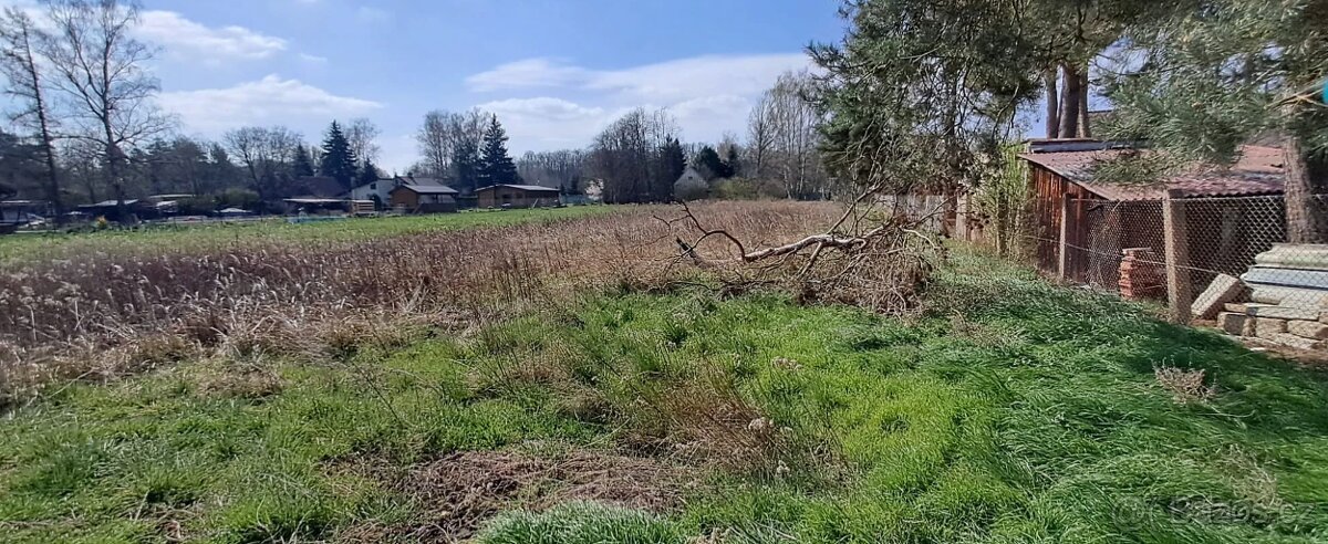 Prodej stavebního pozemku 1267 m² Sadská