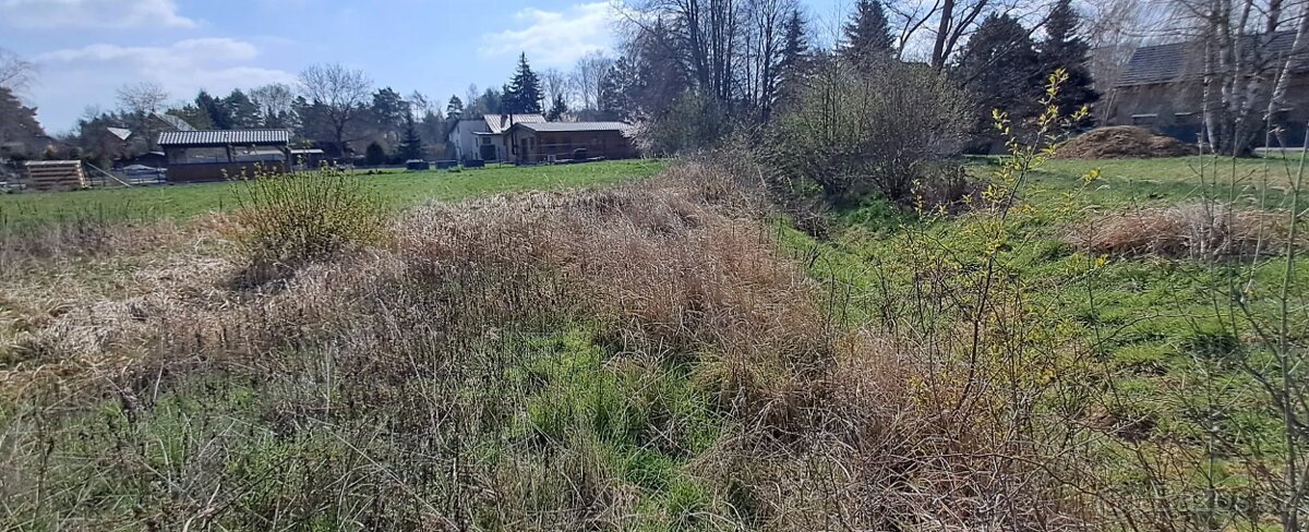 Prodej stavebního pozemku 1267 m² Sadská