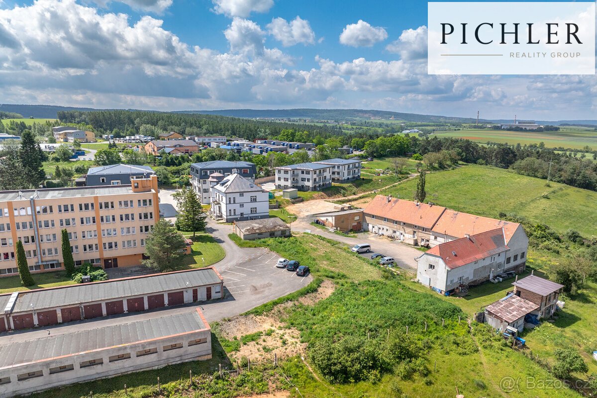 Prodej pozemku 1310 m2 s trojgaráží, Rakovník