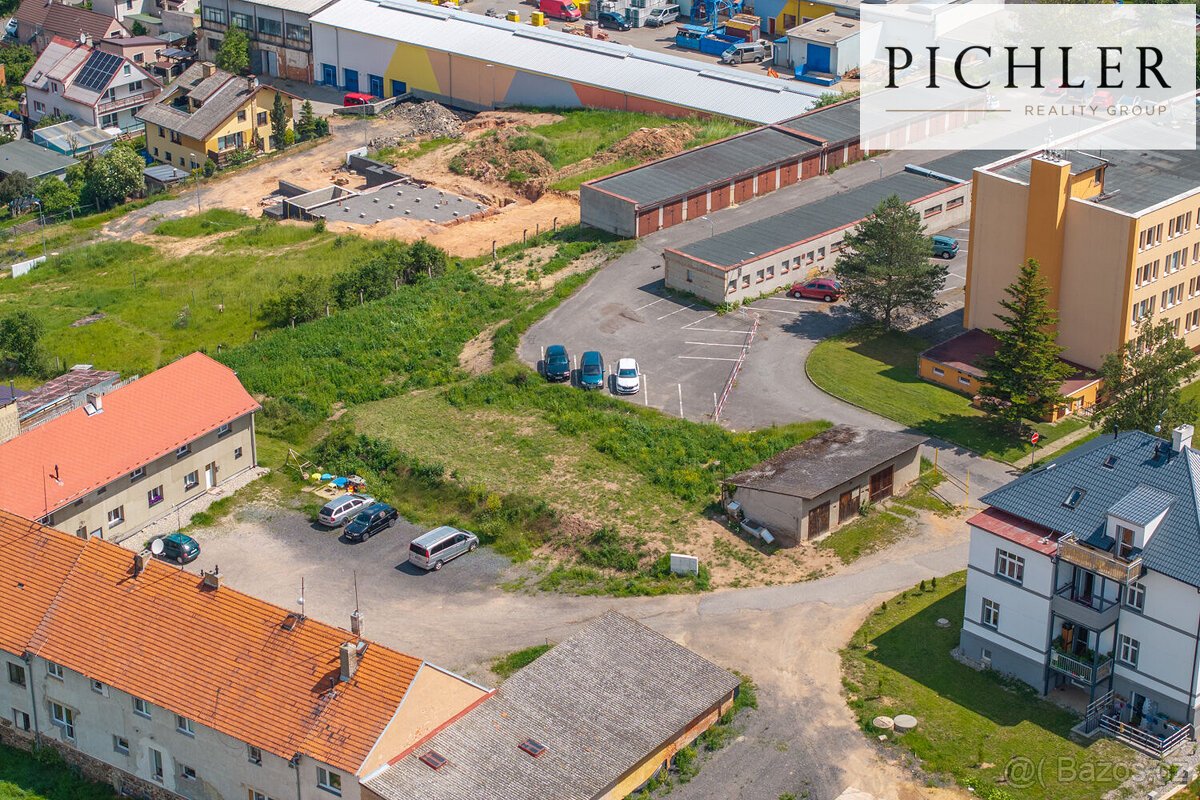 Prodej pozemku 1310 m2 s trojgaráží, Rakovník