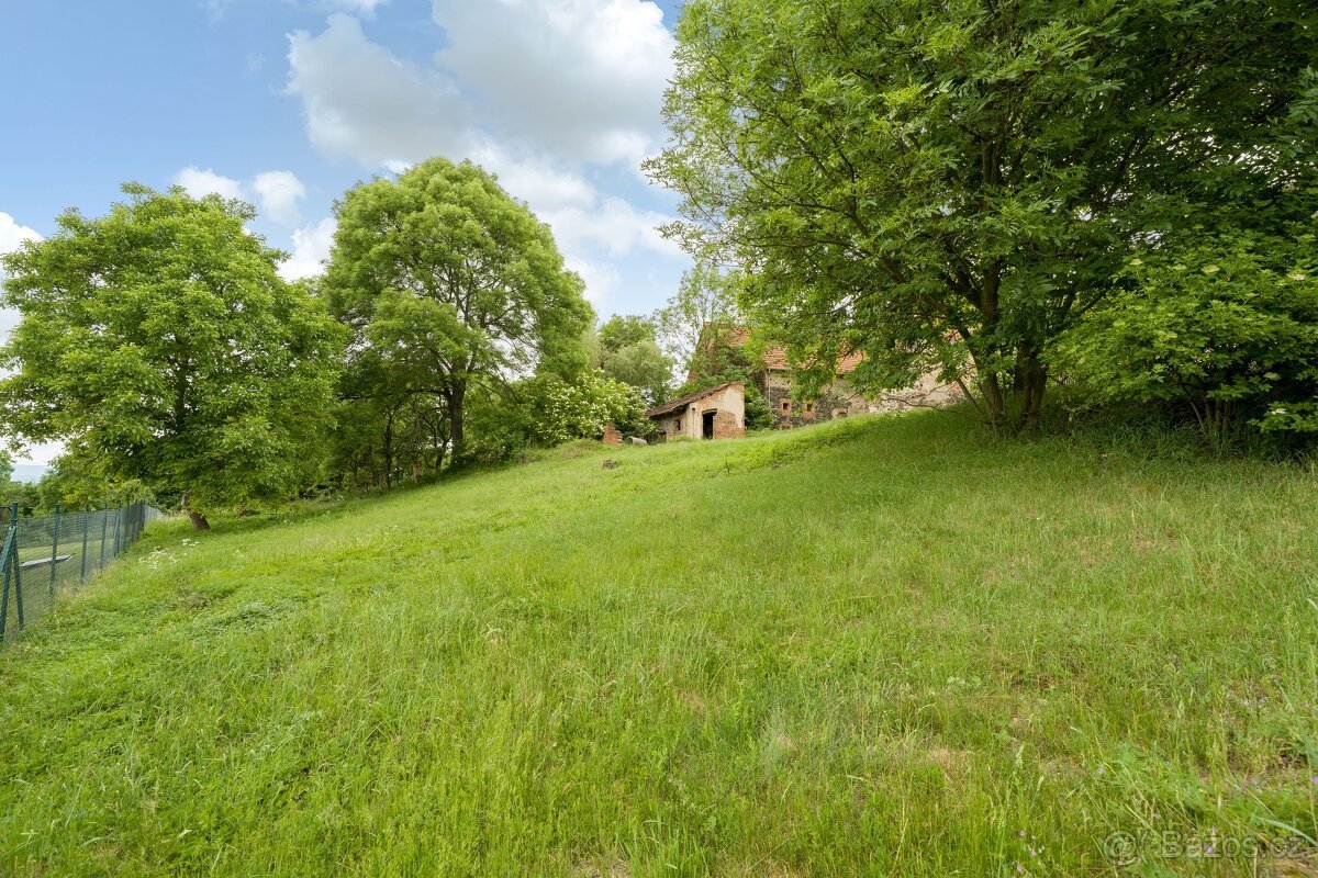 Prodej stavebního pozemku 1 516 m², Lukov - Štěpánov