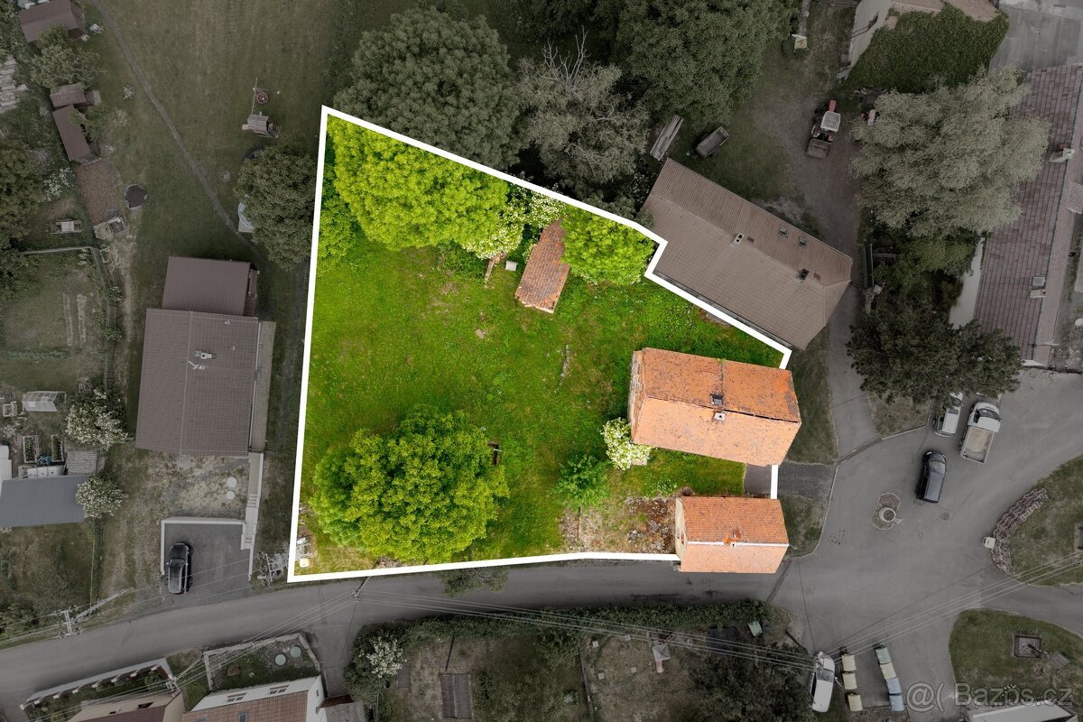 Prodej stavebního pozemku 1 516 m², Lukov - Štěpánov