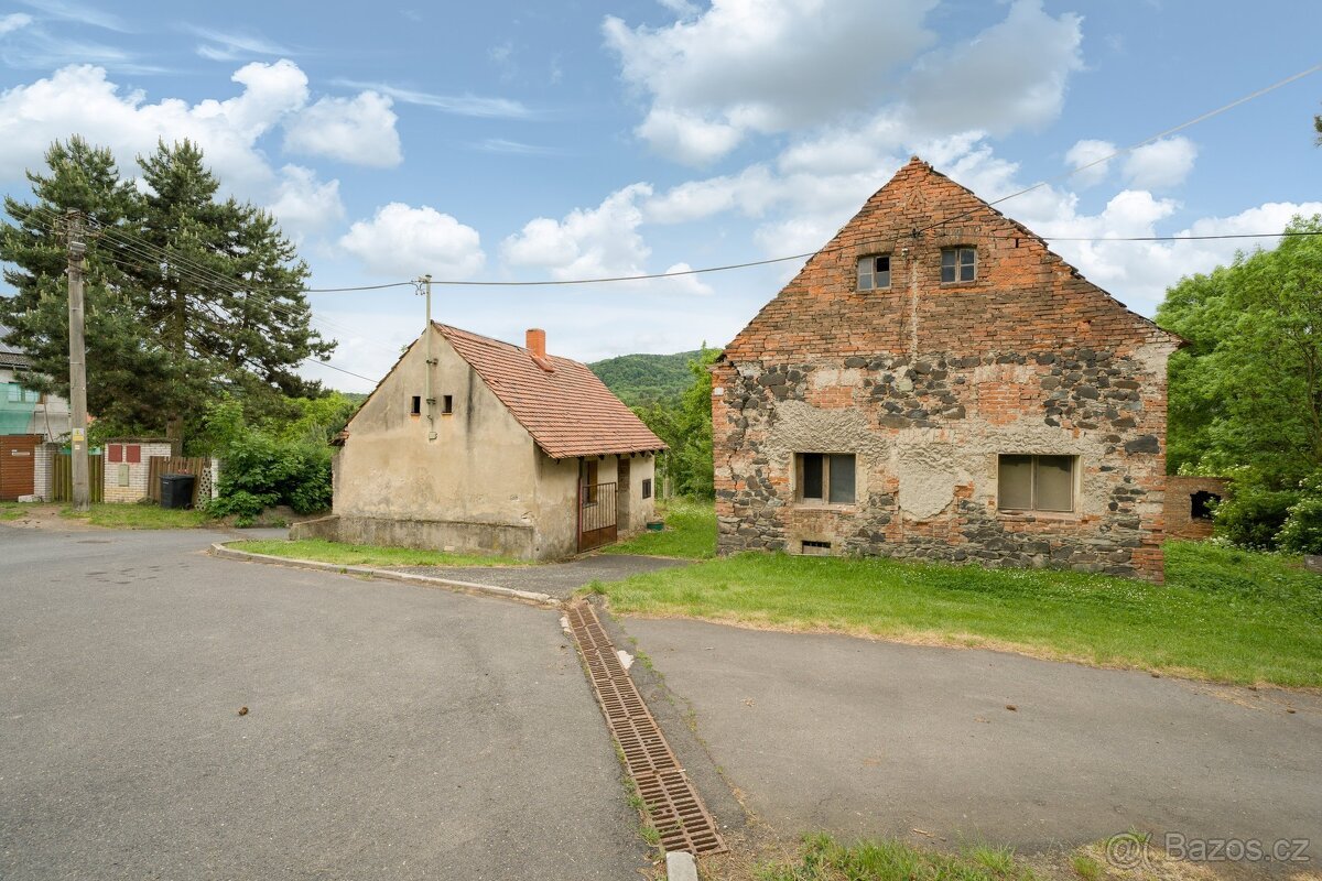 Prodej stavebního pozemku 1 516 m², Lukov - Štěpánov