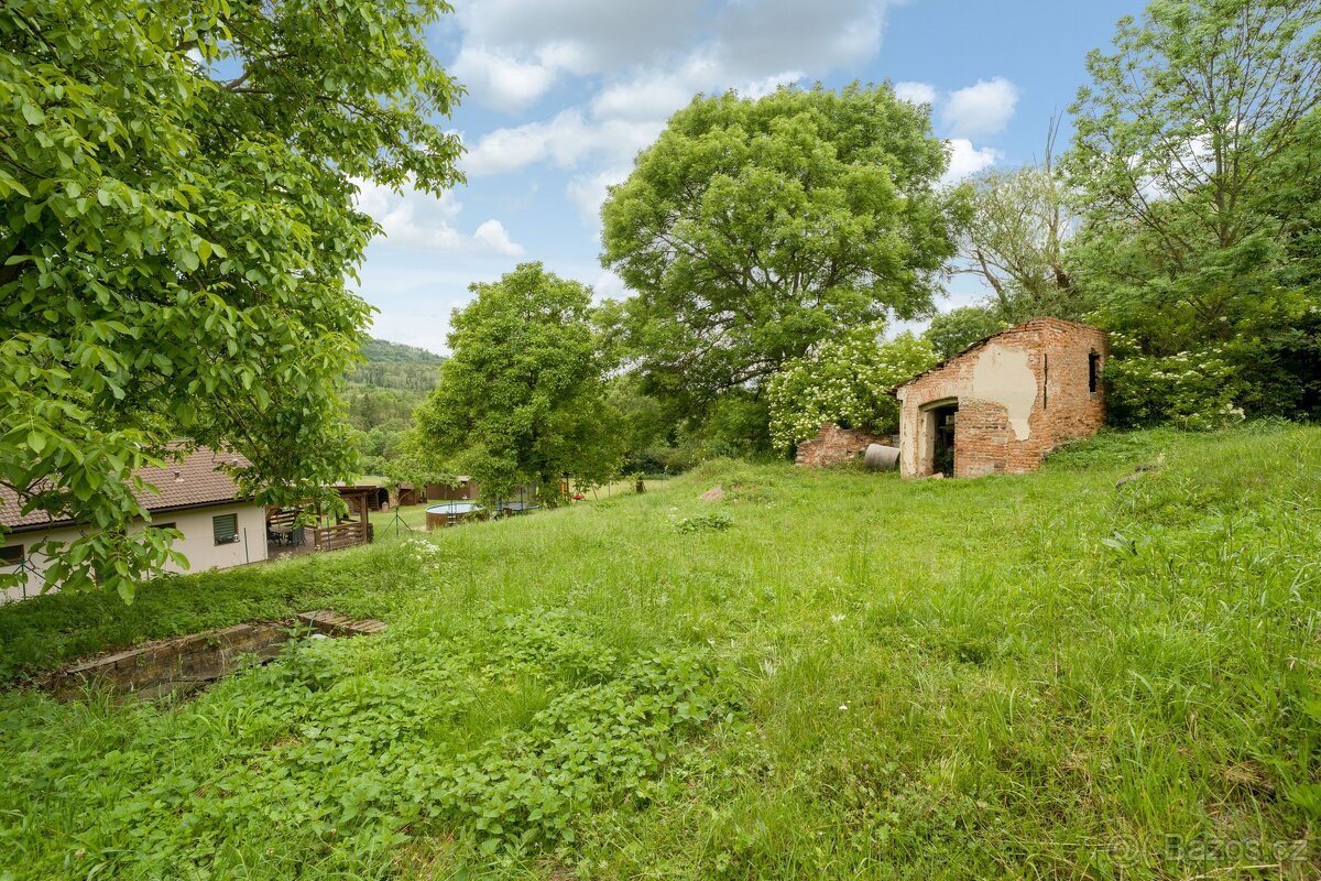 Prodej stavebního pozemku 1 516 m², Lukov - Štěpánov