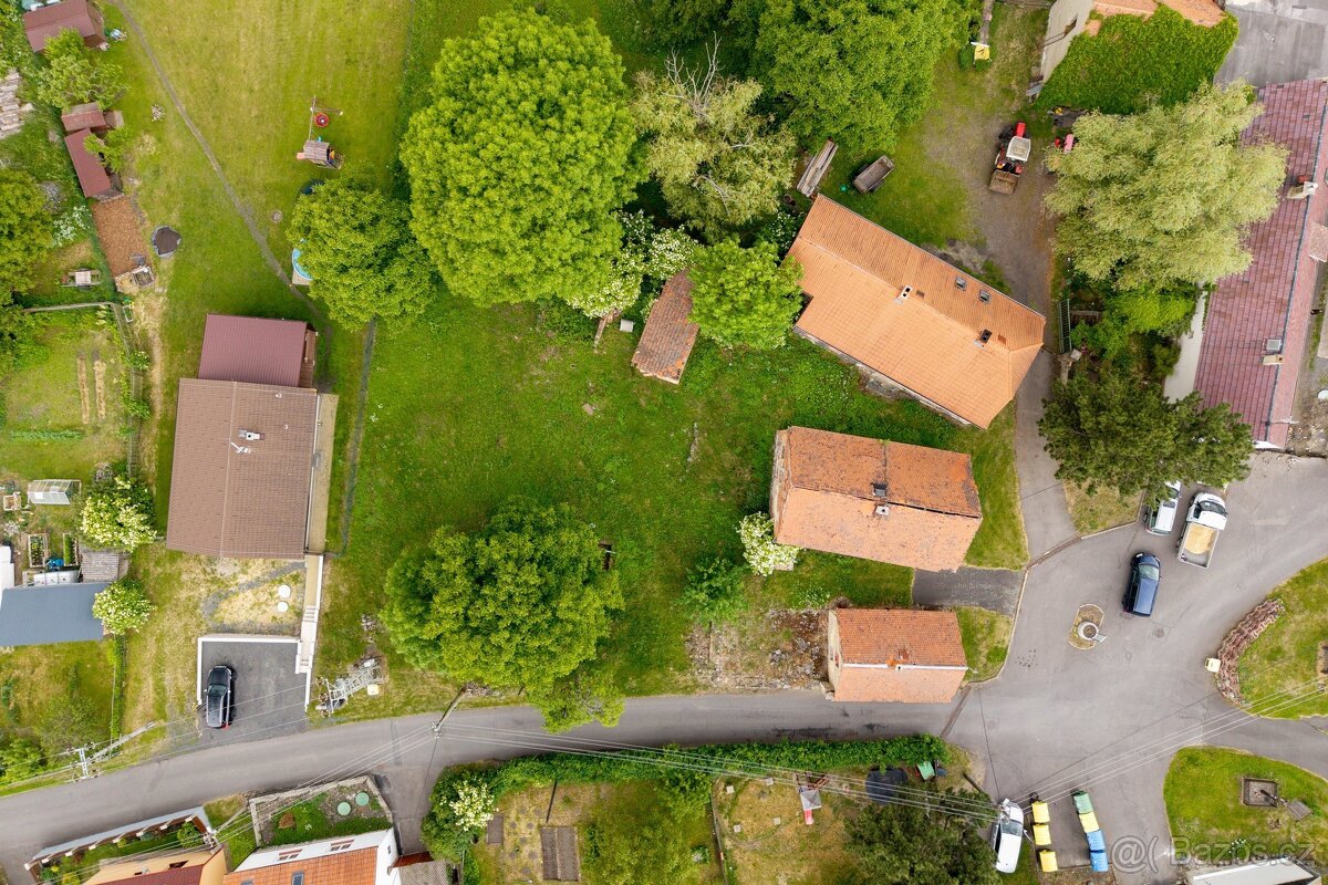 Prodej stavebního pozemku 1 516 m², Lukov - Štěpánov