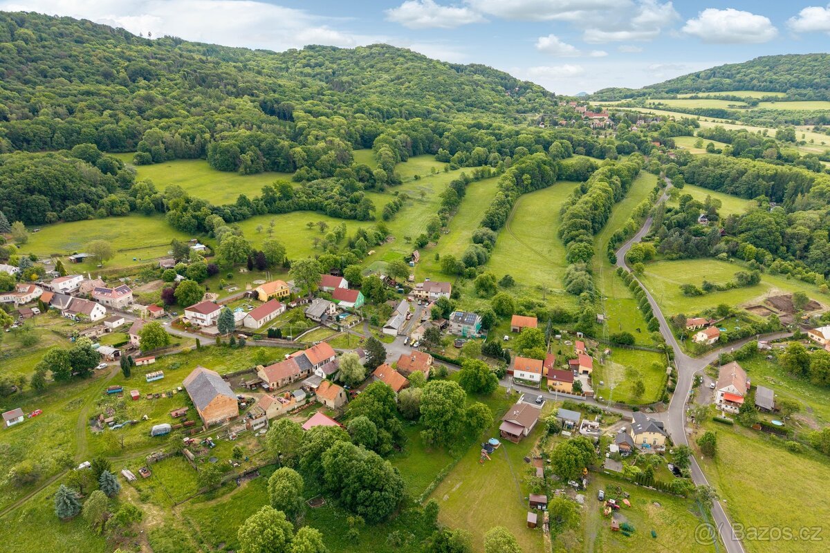 Prodej stavebního pozemku 1 516 m², Lukov - Štěpánov