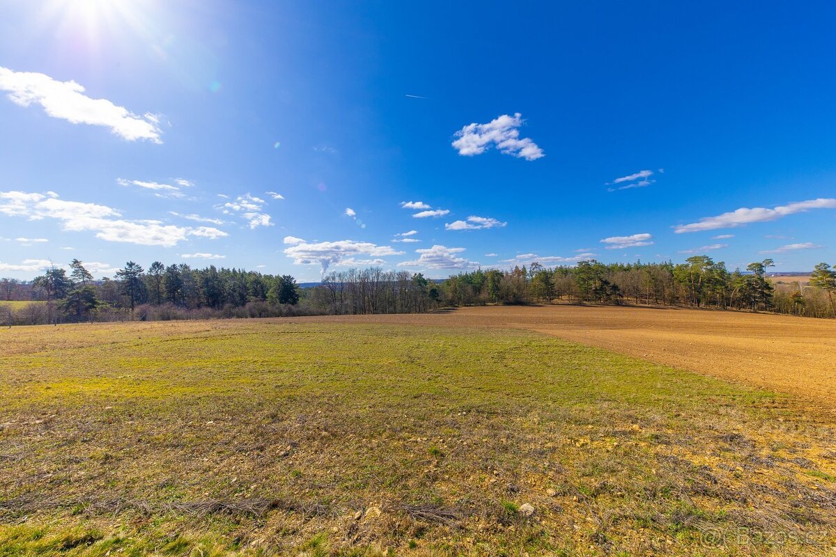 Ideální pozemek pro bungalov 1 000 m² – Jedov u Náměště
