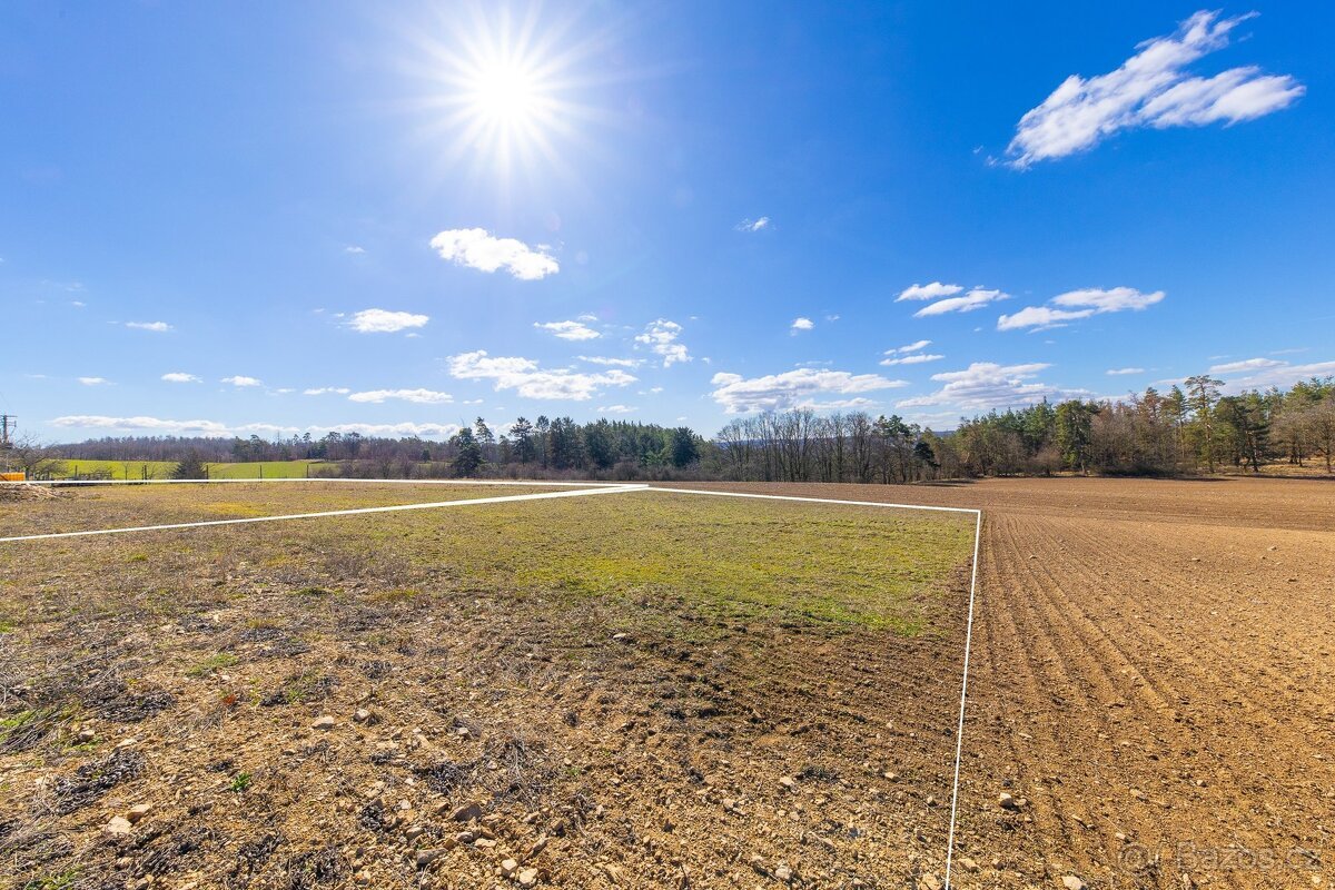 Ideální pozemek pro bungalov 1 000 m² – Jedov u Náměště