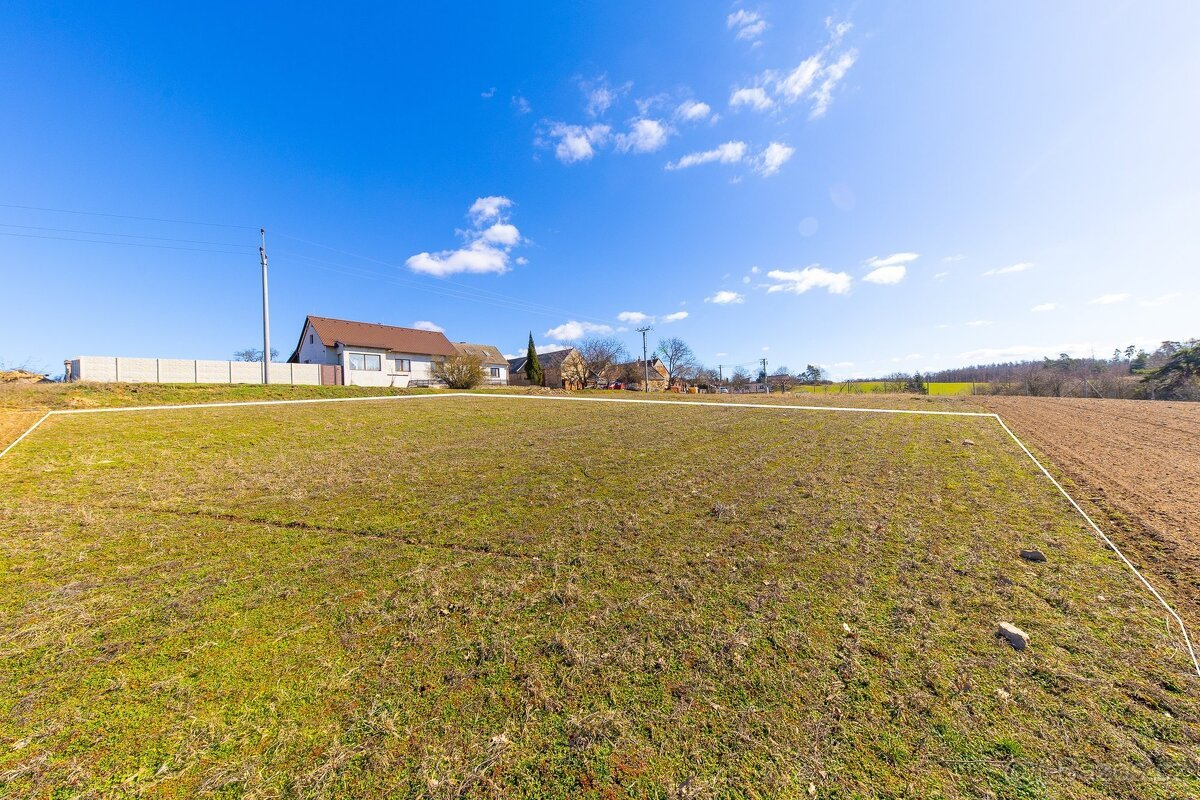 Ideální pozemek pro bungalov 1 000 m² – Jedov u Náměště