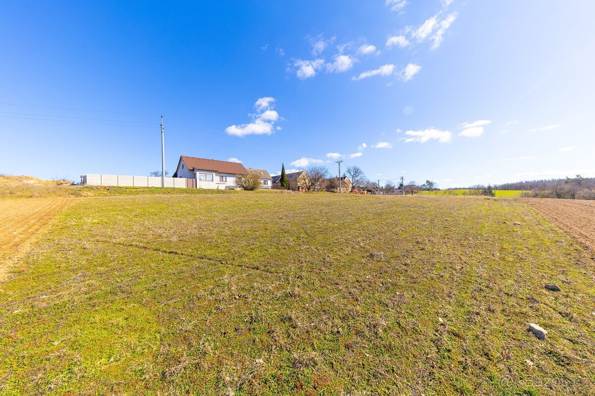 Ideální pozemek pro bungalov 1 000 m² – Jedov u Náměště