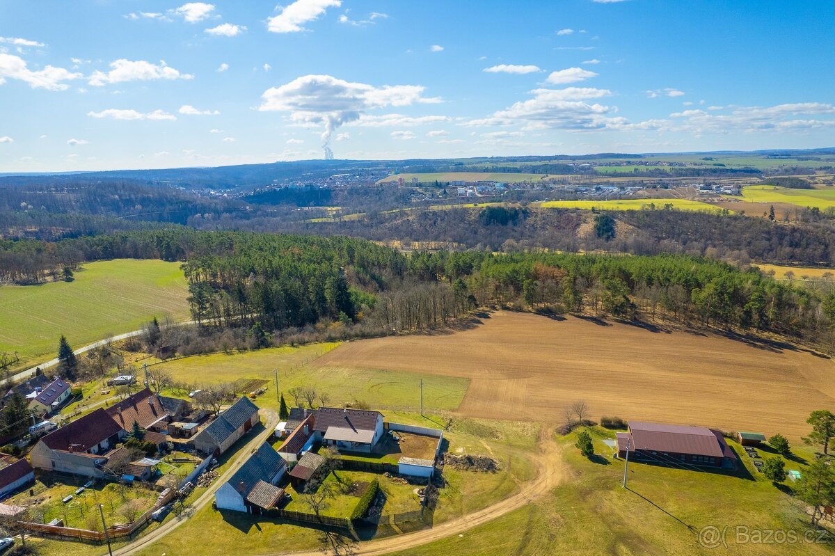 Ideální pozemek pro bungalov 1 000 m² – Jedov u Náměště