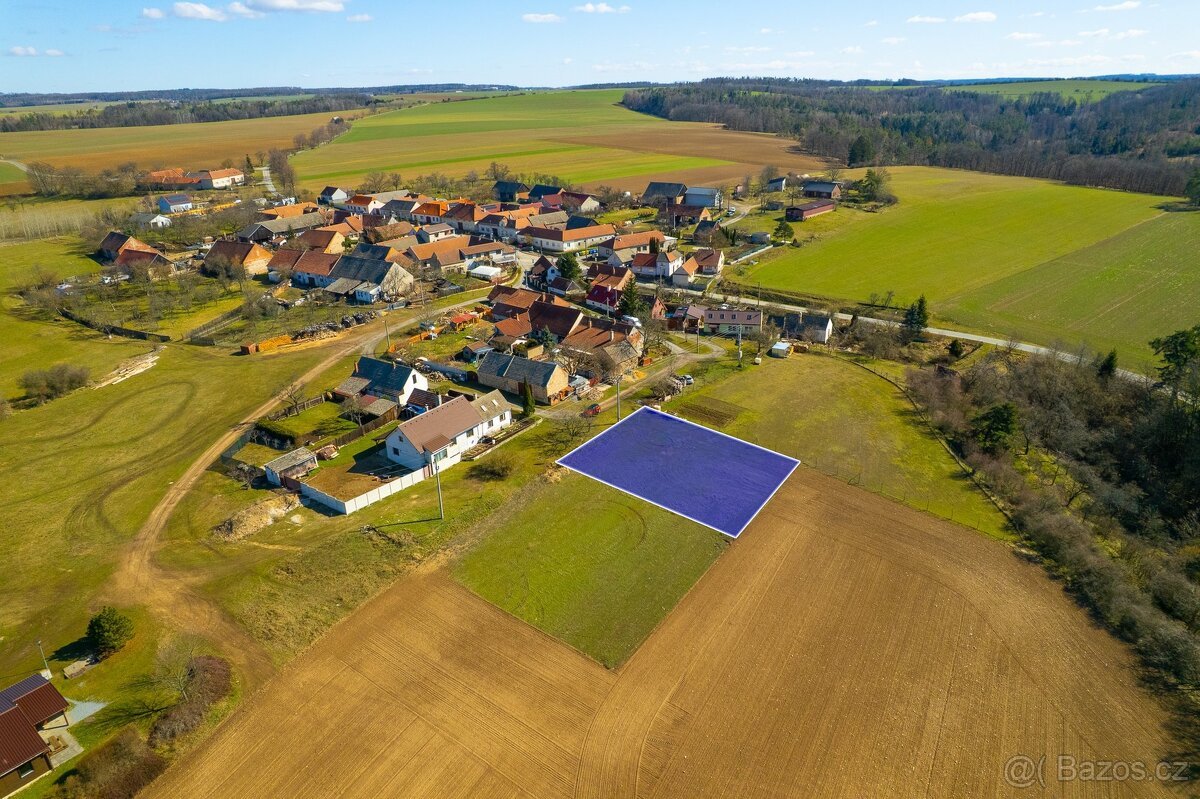 Ideální pozemek pro bungalov 1 000 m² – Jedov u Náměště