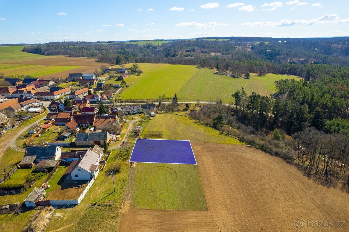 Ideální pozemek pro bungalov 1 000 m² – Jedov u Náměště