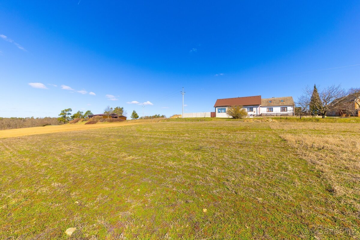 Ideální pozemek pro bungalov 1 000 m² – Jedov u Náměště