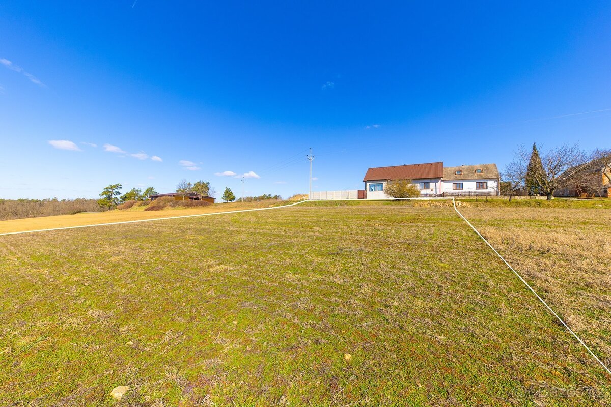 Ideální pozemek pro bungalov 1 000 m² – Jedov u Náměště