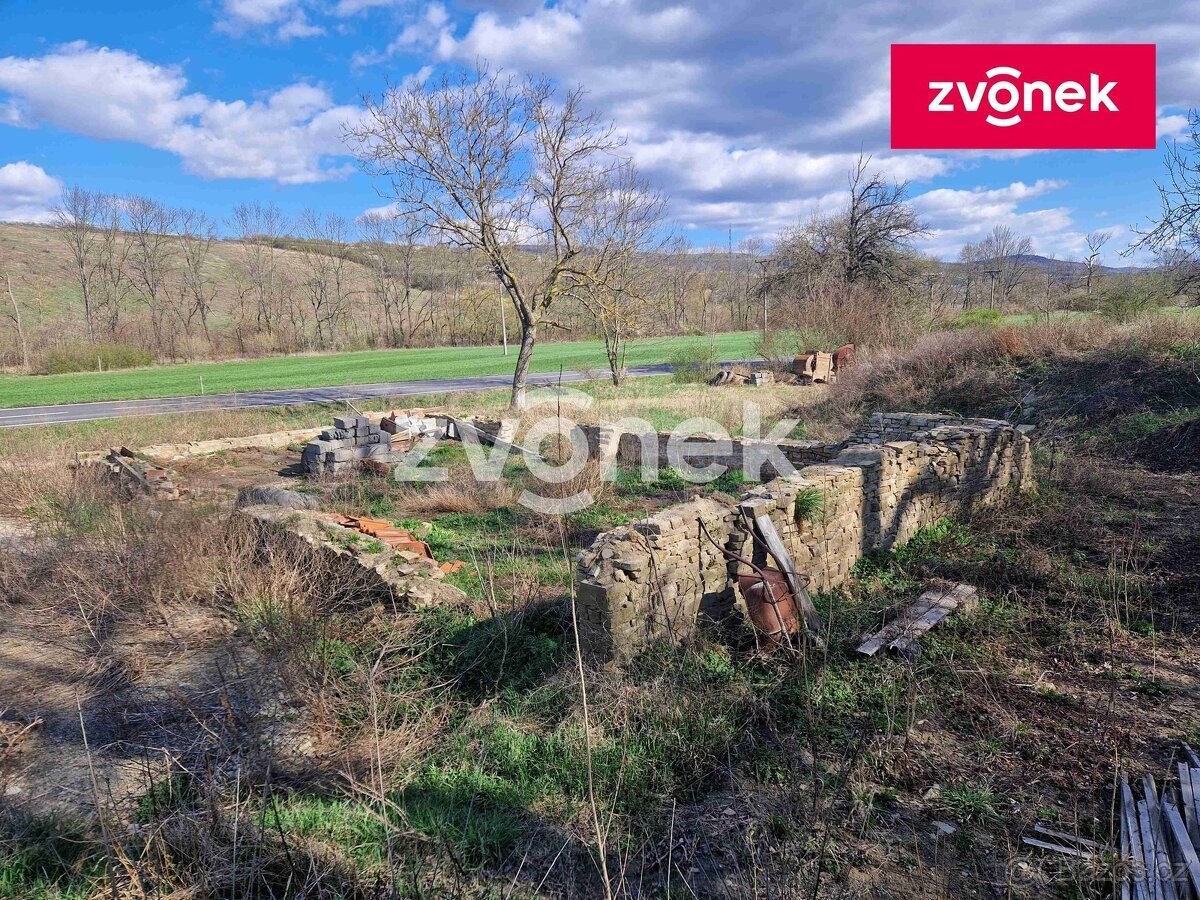 Prodej komerčního pozemku 2 441 m², Velká nad Veličkou