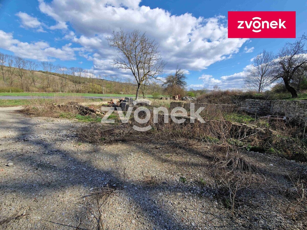 Prodej komerčního pozemku 2 441 m², Velká nad Veličkou
