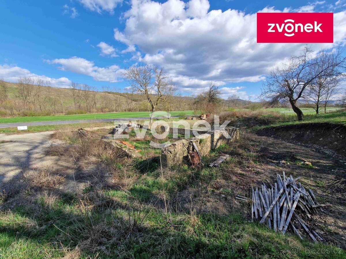 Prodej komerčního pozemku 2 441 m², Velká nad Veličkou
