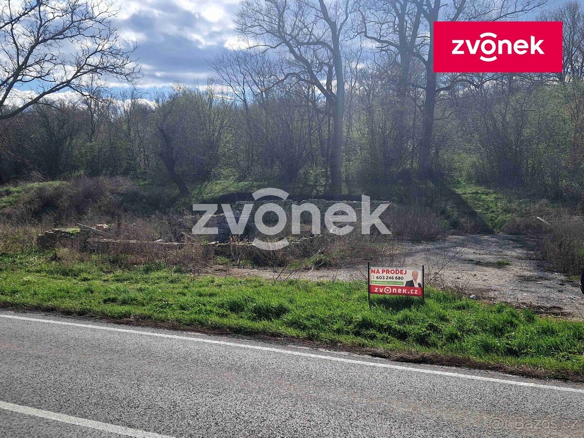 Prodej komerčního pozemku 2 441 m², Velká nad Veličkou