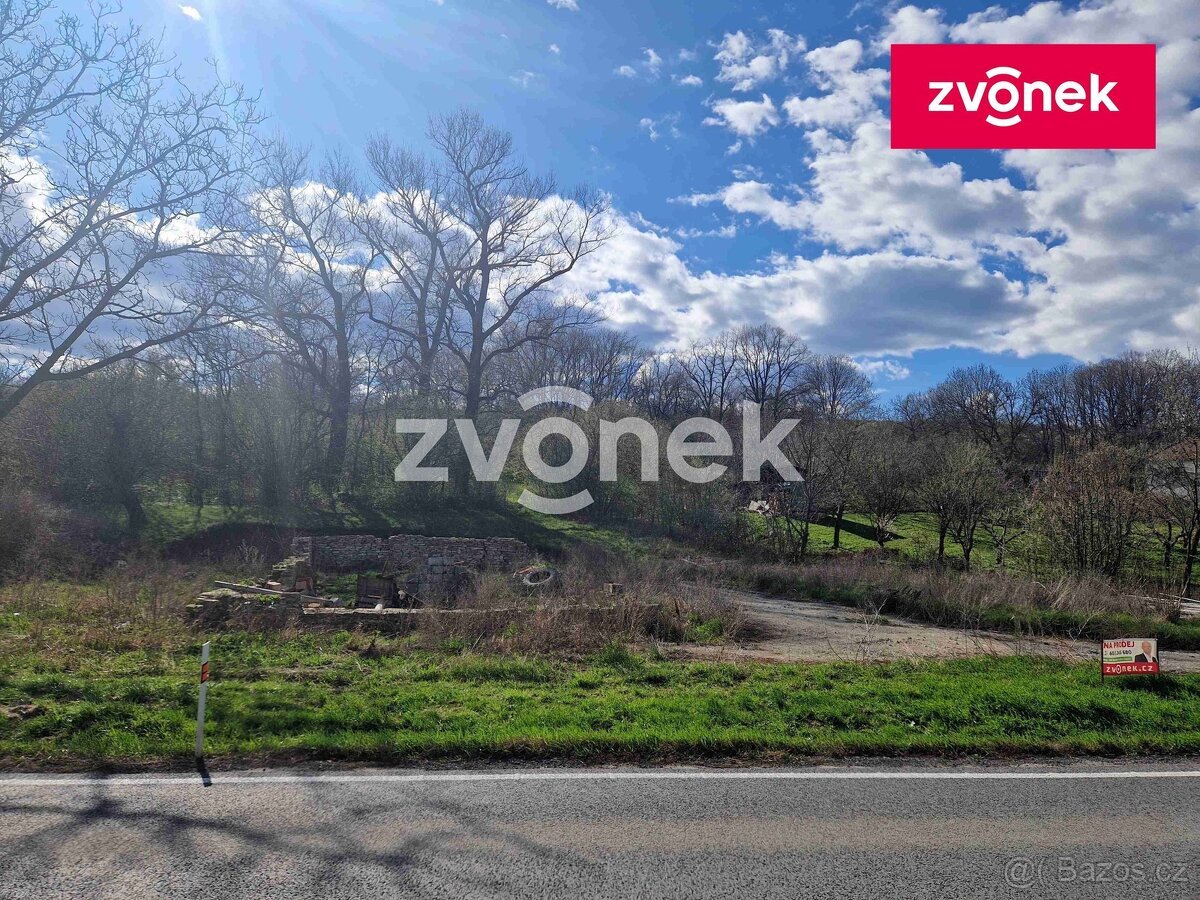 Prodej komerčního pozemku 2 441 m², Velká nad Veličkou