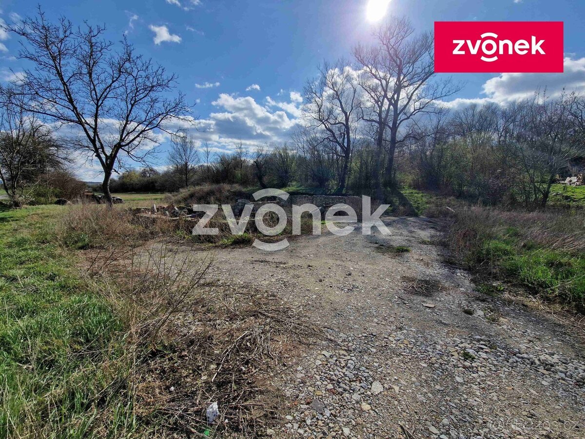 Prodej komerčního pozemku 2 441 m², Velká nad Veličkou