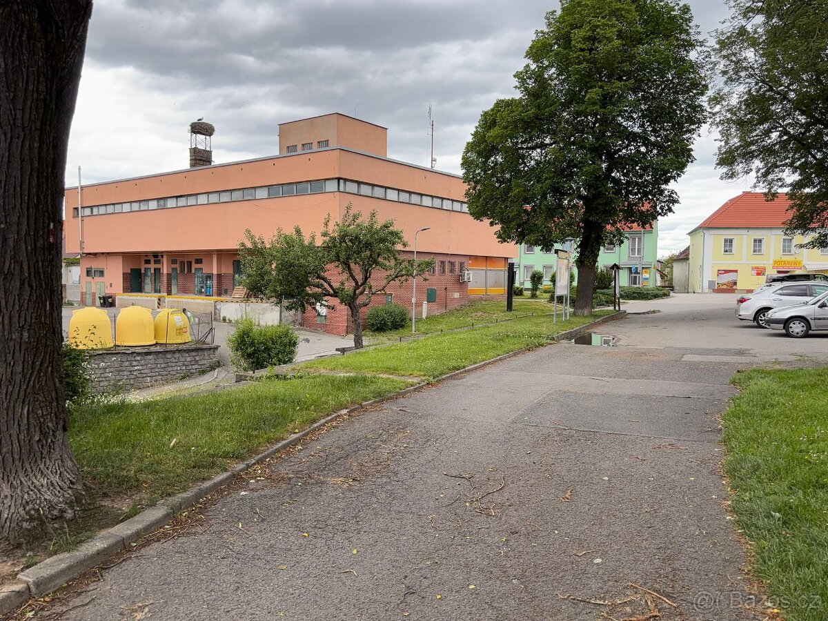 Stavební pozemek s domem k rekonstrukci či demolici 832m2