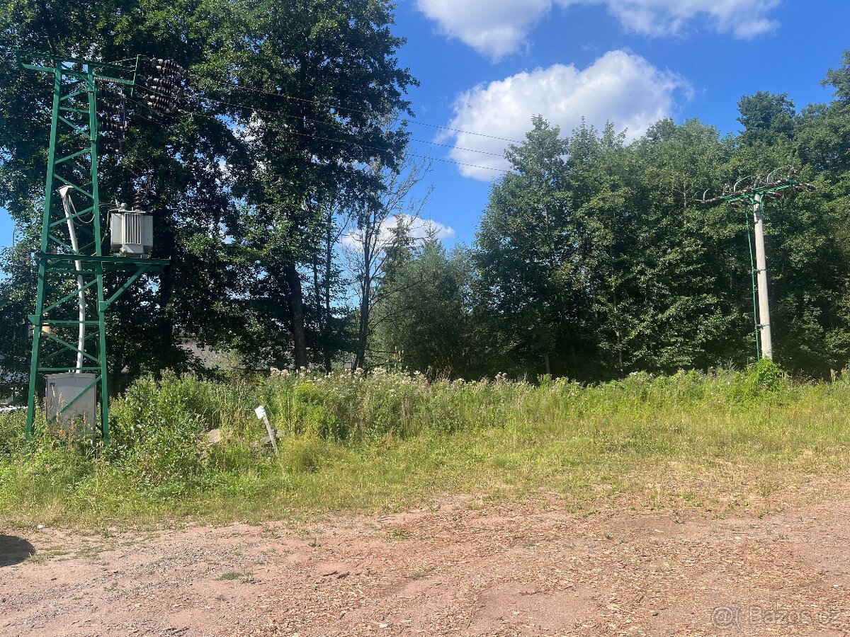 Prodej pozemku 2348m2 Pecka