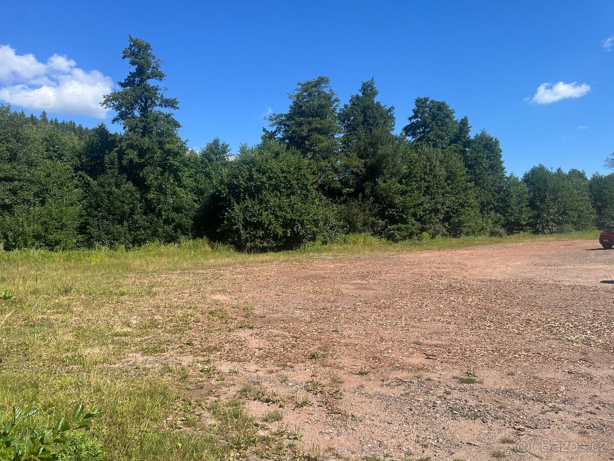 Prodej pozemku 2348m2 Pecka