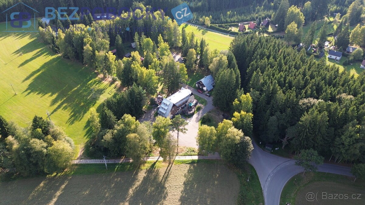 Rozlehlé pozemky o výměře 14 794 m² se stavebními parcelami,
