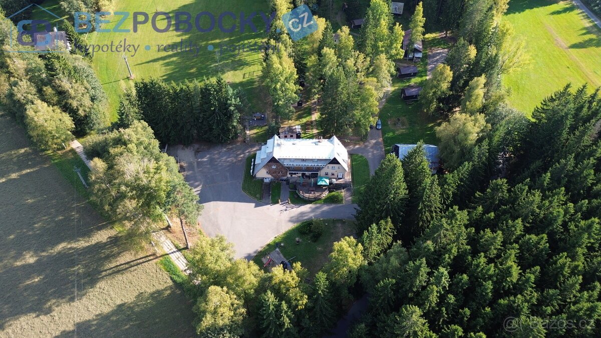 Rozlehlé pozemky o výměře 14 794 m² se stavebními parcelami,