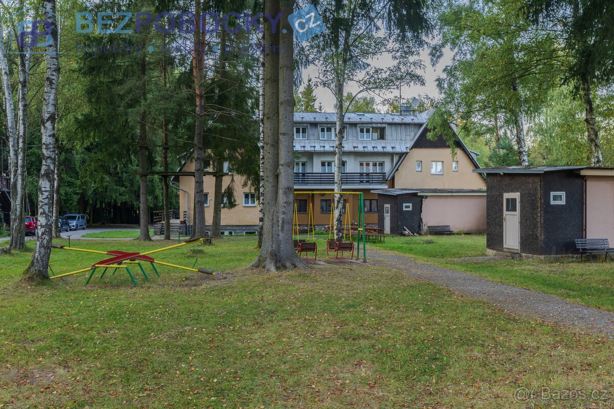 Rozlehlé pozemky o výměře 14 794 m² se stavebními parcelami,