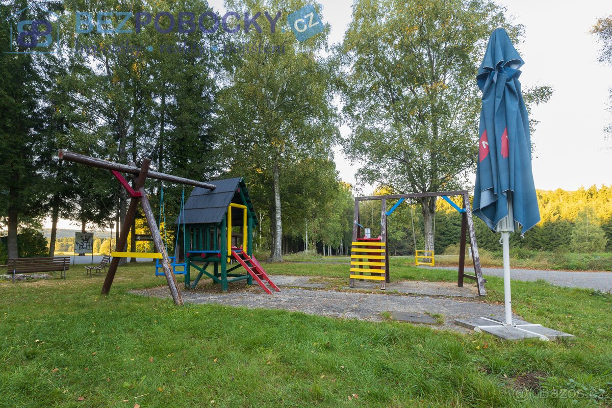 Rozlehlé pozemky o výměře 14 794 m² se stavebními parcelami,
