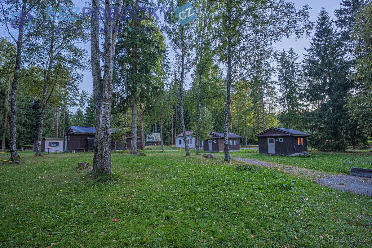 Rozlehlé pozemky o výměře 14 794 m² se stavebními parcelami,