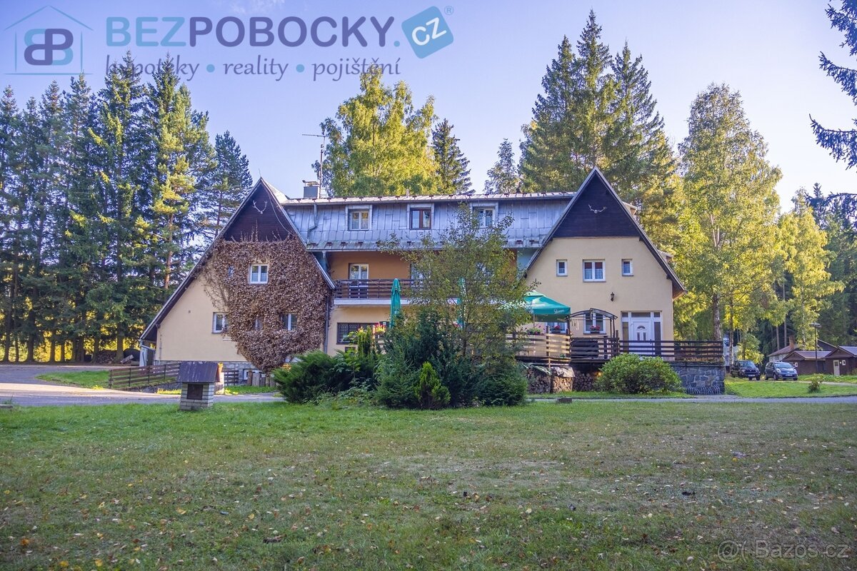 Rozlehlé pozemky o výměře 14 794 m² se stavebními parcelami,