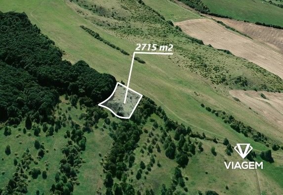 Pole 2 715 m²
